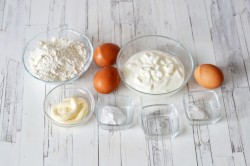 Заливной пирог с курицей и картошкой - шаг 1