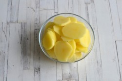 Заливной пирог с курицей и картошкой - шаг 8