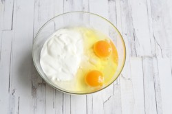 Заливной пирог с рисом и рыбными консервами - шаг 2