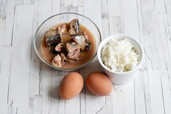 Заливной пирог с рисом и рыбными консервами - шаг 5