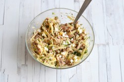 Заливной пирог с рыбной консервой на кефире - шаг 11