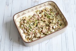 Заливной пирог с рыбной консервой на кефире - шаг 13