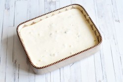 Заливной пирог с рыбной консервой на кефире - шаг 14