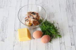 Заливной пирог с рыбной консервой на кефире - шаг 5