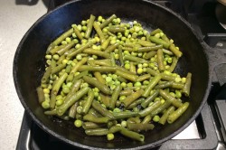 Замороженные овощи на сковороде - шаг 5 Замороженные овощи на сковороде - шаг 5