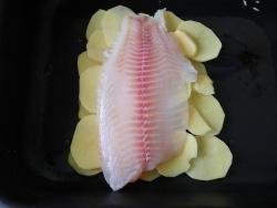 Запеченная телапия с картофелем - шаг 6