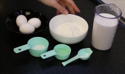 Запеченные блины с творогом и изюмом - шаг 1 Запеченные блины с творогом и изюмом - шаг 1