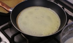 Запеченные блины с творогом и изюмом - шаг 3 Запеченные блины с творогом и изюмом - шаг 3