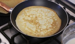 Запеченные блины с творогом и изюмом - шаг 4 Запеченные блины с творогом и изюмом - шаг 4