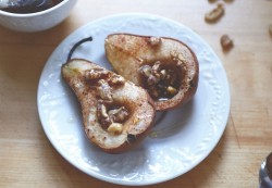 Запеченные груши с орехами и медом - шаг 6