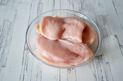 Куриные отбивные с ананасом и сыром - шаг 2 Куриные отбивные с ананасом и сыром - шаг 2