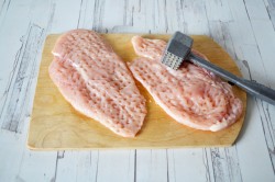 Куриные отбивные с ананасом и сыром - шаг 3 Куриные отбивные с ананасом и сыром - шаг 3