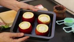 Запеченные яблоки с творогом, корицей под хрустящей корочкой - шаг 6