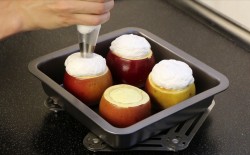 Запеченные яблоки с творогом, корицей под хрустящей корочкой - шаг 9