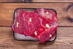 Запечённая говядина в рукаве в духовке - шаг 4 Запечённая говядина в рукаве в духовке - шаг 4