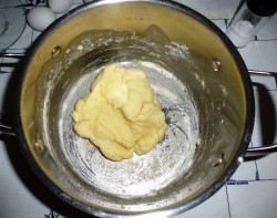 Заварное тесто для пирожных - шаг 4 Заварное тесто для пирожных - шаг 4