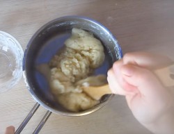 Заварное тесто для профитролей - шаг 3 Заварное тесто для профитролей - шаг 3