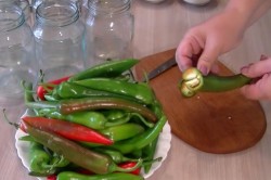 Зеленый горький перец в маринаде на зиму - шаг 2 Зеленый горький перец в маринаде на зиму - шаг 2