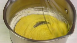 Бисквитный торт Одуванчик со сливочным кремом - шаг 12