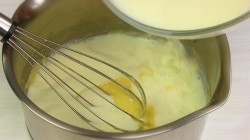 Бисквитный торт Одуванчик со сливочным кремом - шаг 13