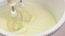 Бисквитный торт Одуванчик со сливочным кремом - шаг 17