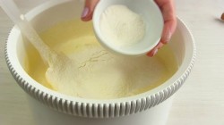 Бисквитный торт Одуванчик со сливочным кремом - шаг 5