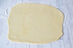 Булочки с колбасой из дрожжевого теста - шаг 11 Булочки с колбасой из дрожжевого теста - шаг 11
