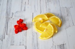 Дорада с  лимоном и травами в фольге - шаг 2