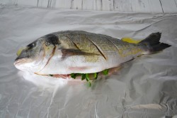 Дорада с  лимоном и травами в фольге - шаг 4