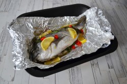 Дорада с  лимоном и травами в фольге - шаг 8