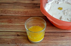 Дрожжевое тесто для пирогов на сухих дрожжах - шаг 2 Дрожжевое тесто для пирогов на сухих дрожжах - шаг 2