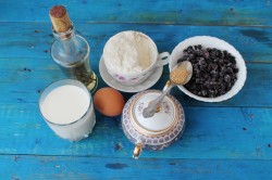 Дрожжевой пирог с черникой - шаг 1