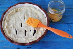 Дрожжевой пирог с черникой - шаг 8