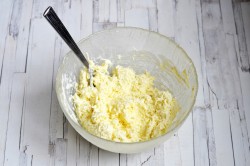 Еврейская закуска из сыра с чесноком и яиц - шаг 5 Еврейская закуска из сыра с чесноком и яиц - шаг 5