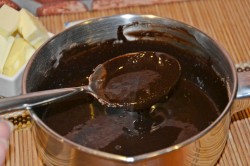 Фигурный домашний шоколад из какао-порошка и масла - шаг 6 Фигурный домашний шоколад из какао-порошка и масла - шаг 6