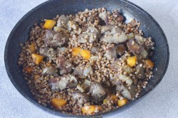 Гречка с куриной печенью - шаг 6