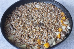 Гречка с куриной печенью - шаг 8