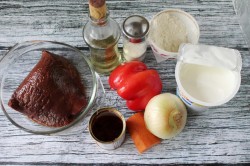 Гуляш из печени с подливкой - шаг 1