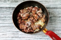 Гуляш из печени с подливкой - шаг 6