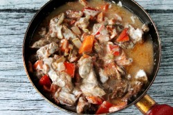 Гуляш из печени с подливкой - шаг 9