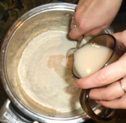 Кислое тесто на дрожжах - шаг 2