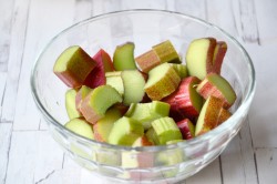 Компот из ревеня с имбирем и лимоном - шаг 2