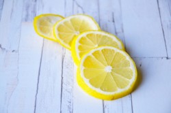 Компот из ревеня с имбирем и лимоном - шаг 4