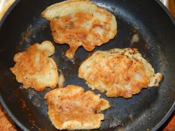 Куриное филе отбивные на сковороде в кляре - шаг 7