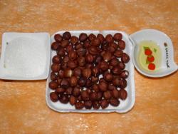 Лесные орехи в сахаре - шаг 1