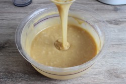 Ленивый медовик без раскатки коржей - шаг 5 Ленивый медовик без раскатки коржей - шаг 5