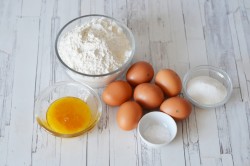 Простой быстрый медовик без раскатывания коржей - шаг 1