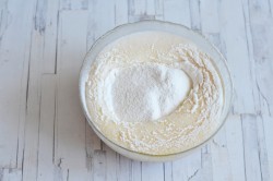 Простой быстрый медовик без раскатывания коржей - шаг 6