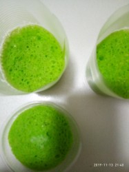 Торт Трухлявый пень с мхом и фигурками из мастики - шаг 1