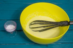 Мокрый манник на кефире - шаг 4 Мокрый манник на кефире - шаг 4